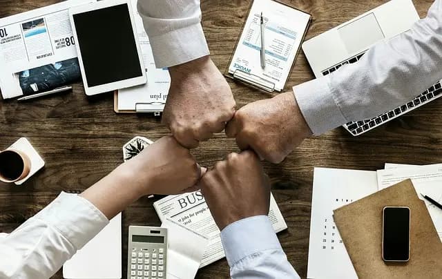 The Essential Guide to Leveraging Influencer Partnerships