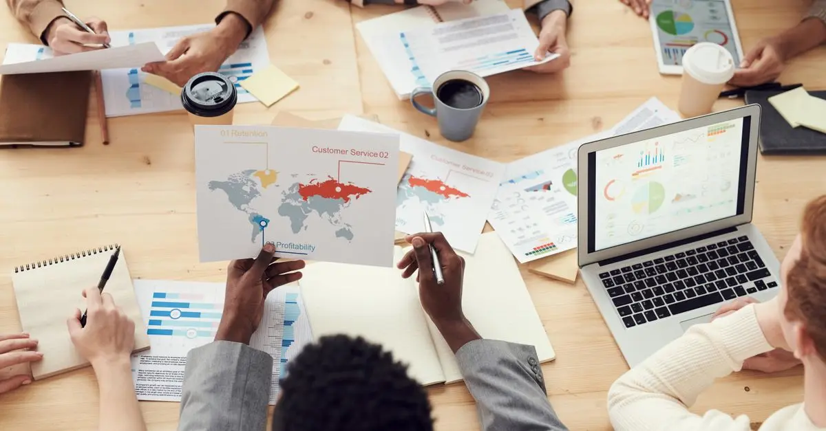 How to Collaborate Effectively with Other Influencers